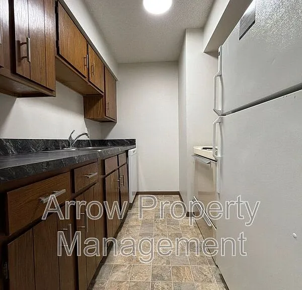 1421 D St #8 — Photo 4