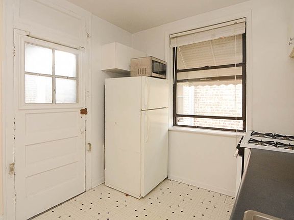 4th image of 2332.5 N Spaulding Ave #B4