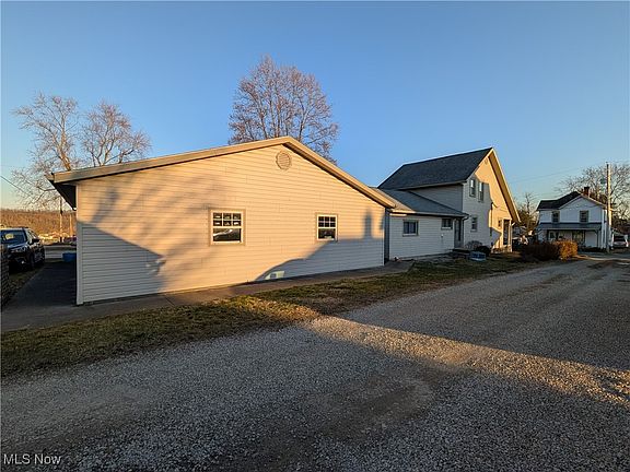 4th image of 1020 Belford St