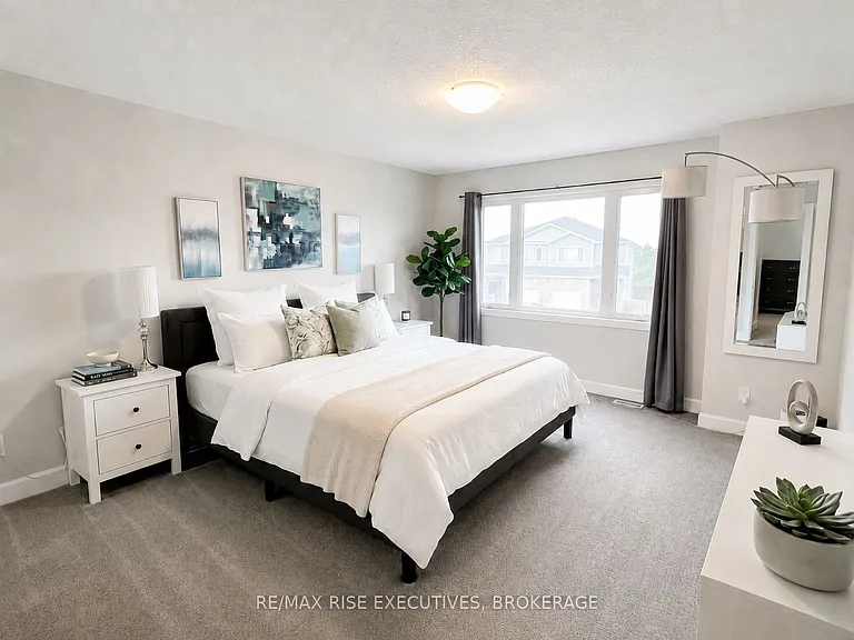 1236 Max Cres — Photo 13