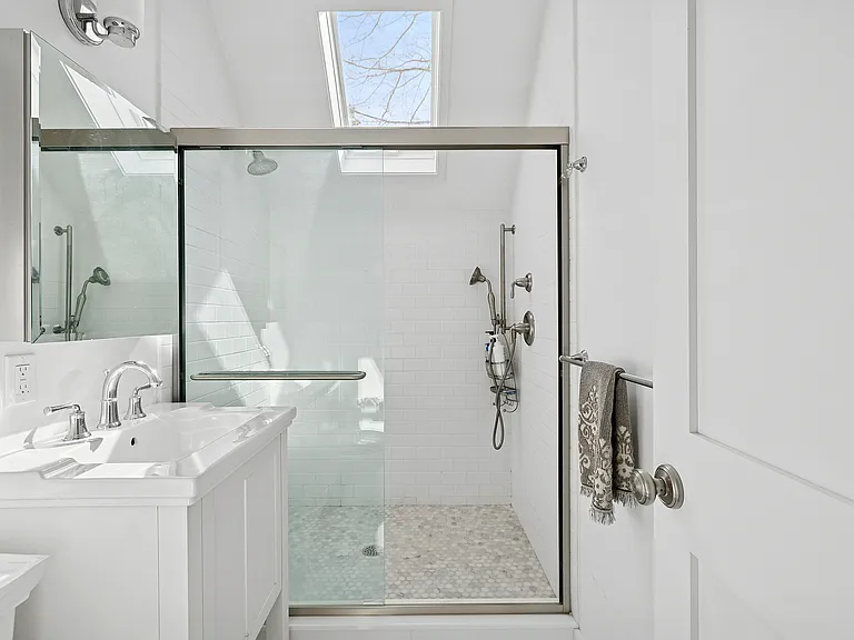 16 Roosevelt Rd — Photo 15