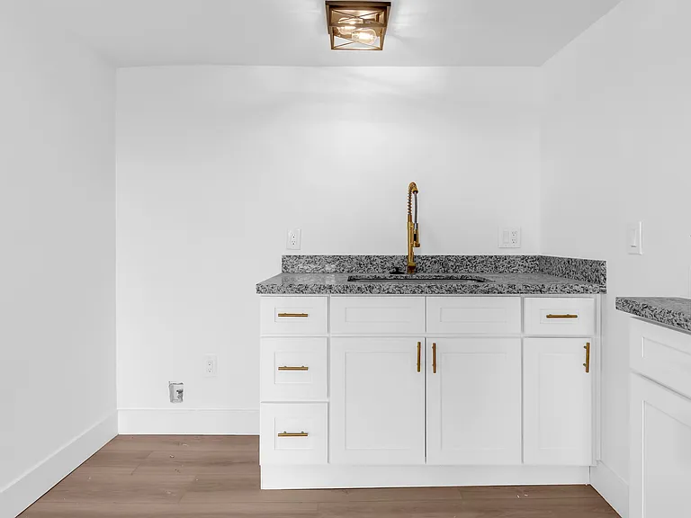 950 W 7th St #3 — Photo 4
