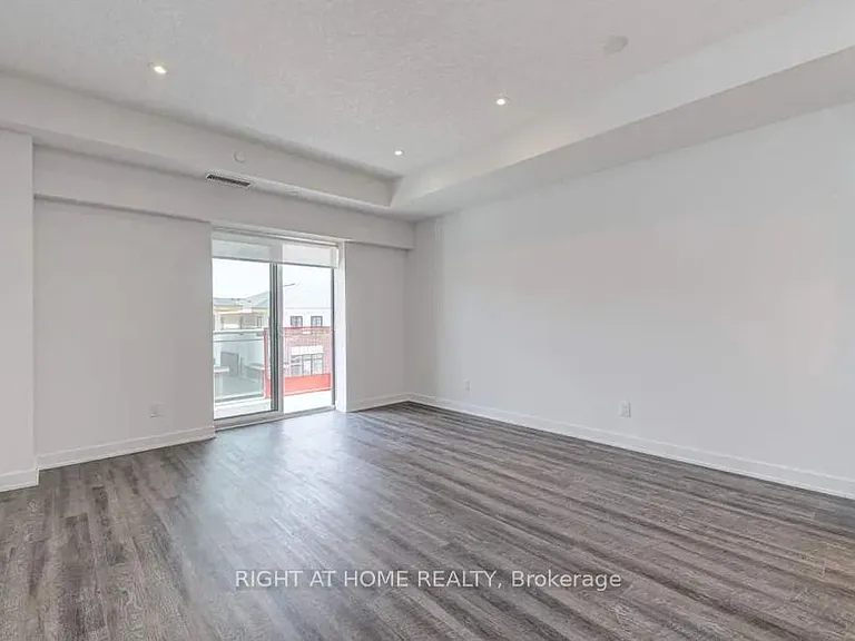 16 Markle Cres #312 — Photo 3