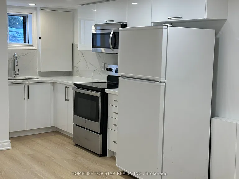 38 Cartier Cres #BASEMENT — Photo 3