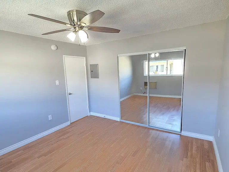 13813 Oxnard — Photo 21