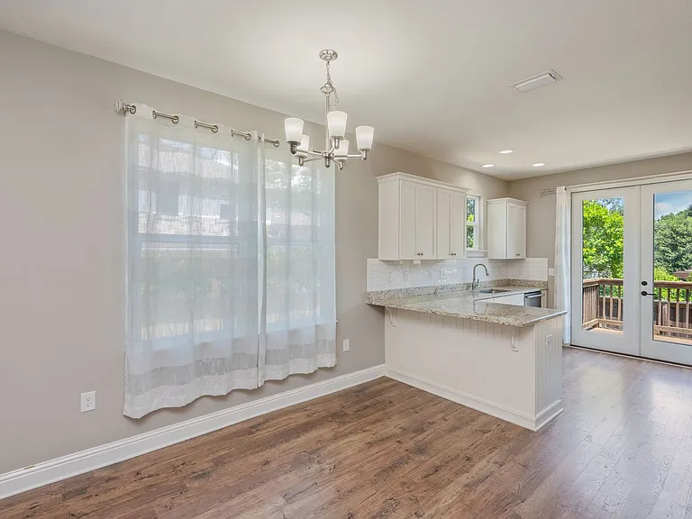 401 King St — Photo 10