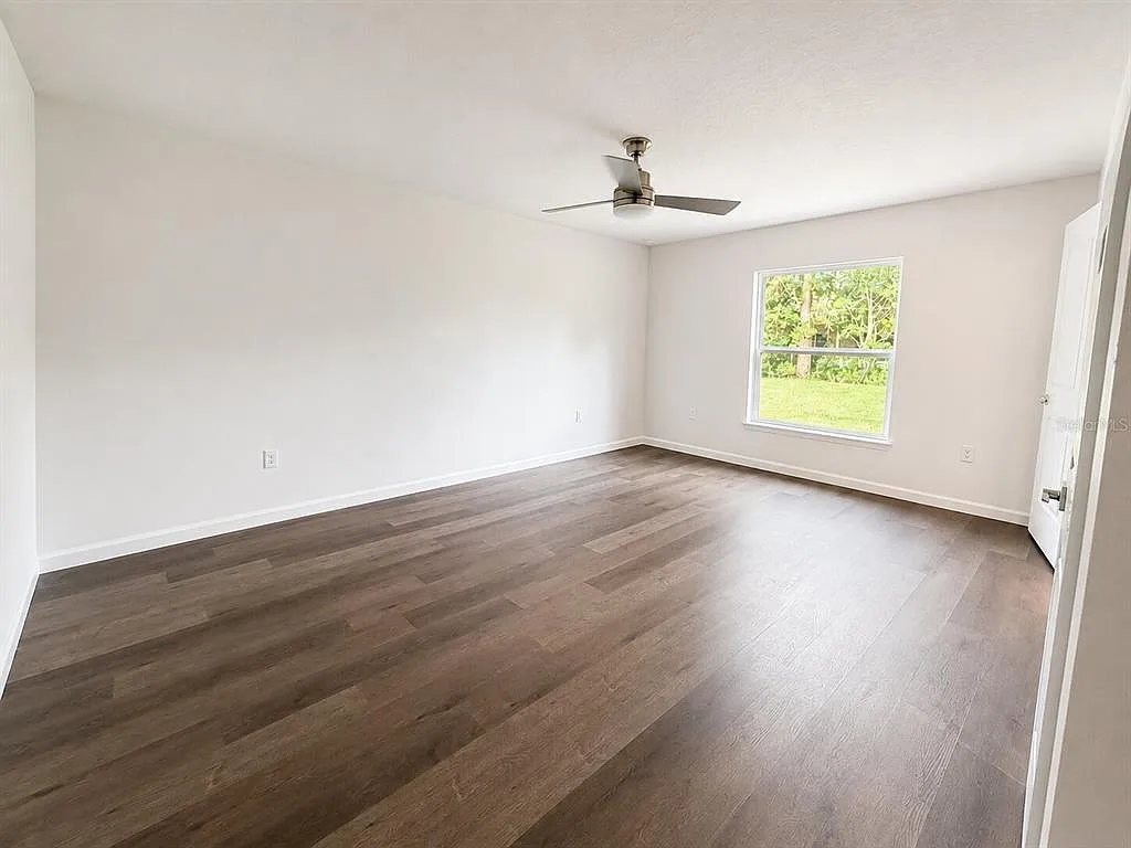 3 bed, 2.0 bath, 1504 sqft, $2,400 — Photo 4