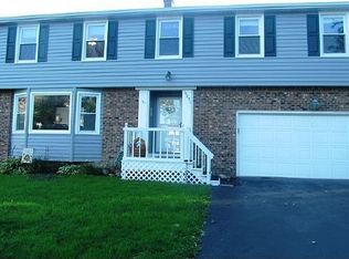 5271 Willow Lake Ct, Clarence, NY 14031