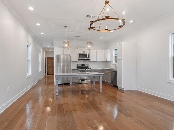 3rd image of 3926 Clematis St