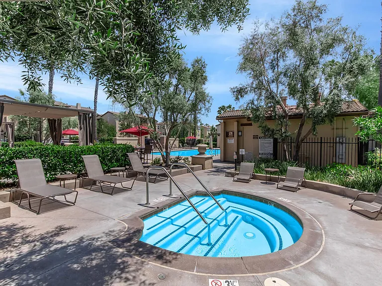 Laurel Vista Apartment Homes — Photo 9