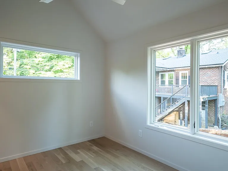 297 Morton Ave #BACK HOUSE — Photo 33