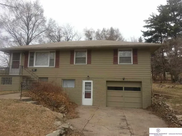 2520 Benson Gardens Blvd, Omaha, NE 68134