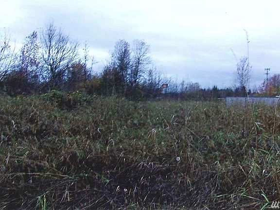 4th image of 10514 22nd Ave E