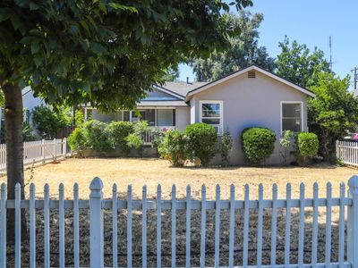 1020 E Saginaw Way, Fresno, CA, 93704