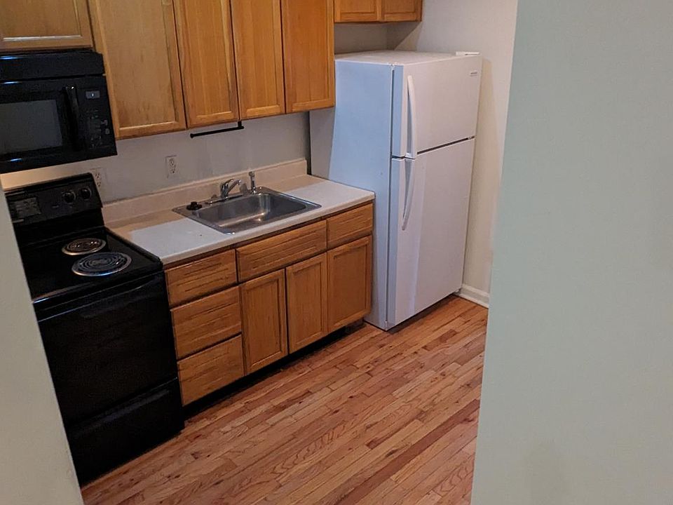 1st image of 215 Buckingham Pl Floor 2