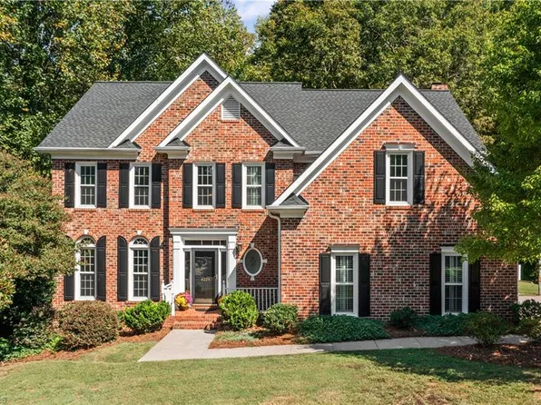 4225 Holly Hill Ln, Winston Salem, NC 27106