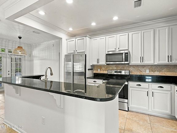 3rd image of 10901 BURNT MILL Road #304