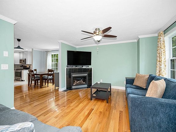 5th image of 18 Bartlett Ave #18