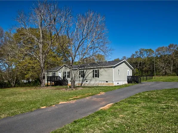 309 Horseshoe Bend Cir, Griffin, GA 30223