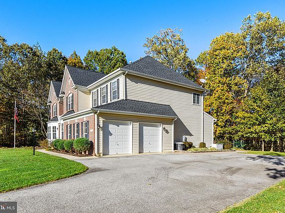 5th image of 25874 Troy Ct