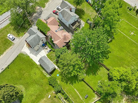 4th image of 7 Lakeport St