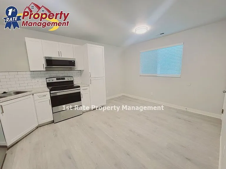 4920 W Blodgett Ln #201 — Photo 6