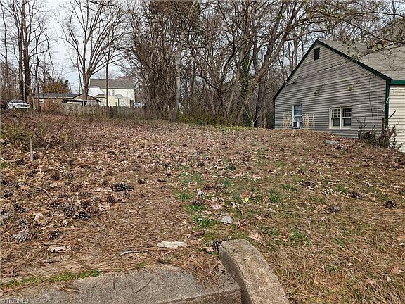 3rd image of 1509 E 22nd St #22