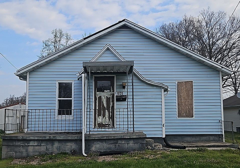1st image of 740 E Park St
