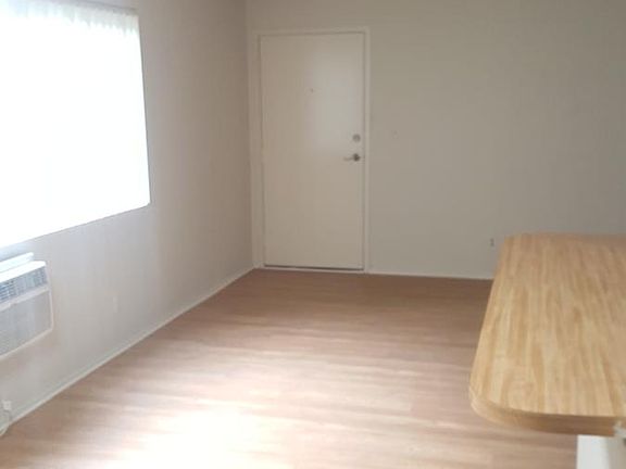 Two Tree-lined Windows for Privacy. No one can see in!