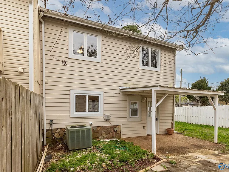 401 Hobbs Rd SE — Photo 6