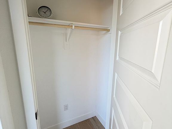 3rd image of 580 Boyd Rd