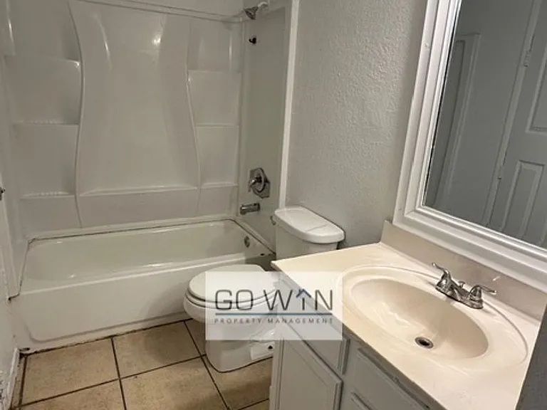 260 W 8th Ave #29 — Photo 3