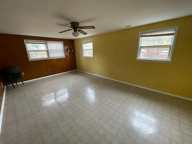 7616 Edmonston Rd — Photo 12