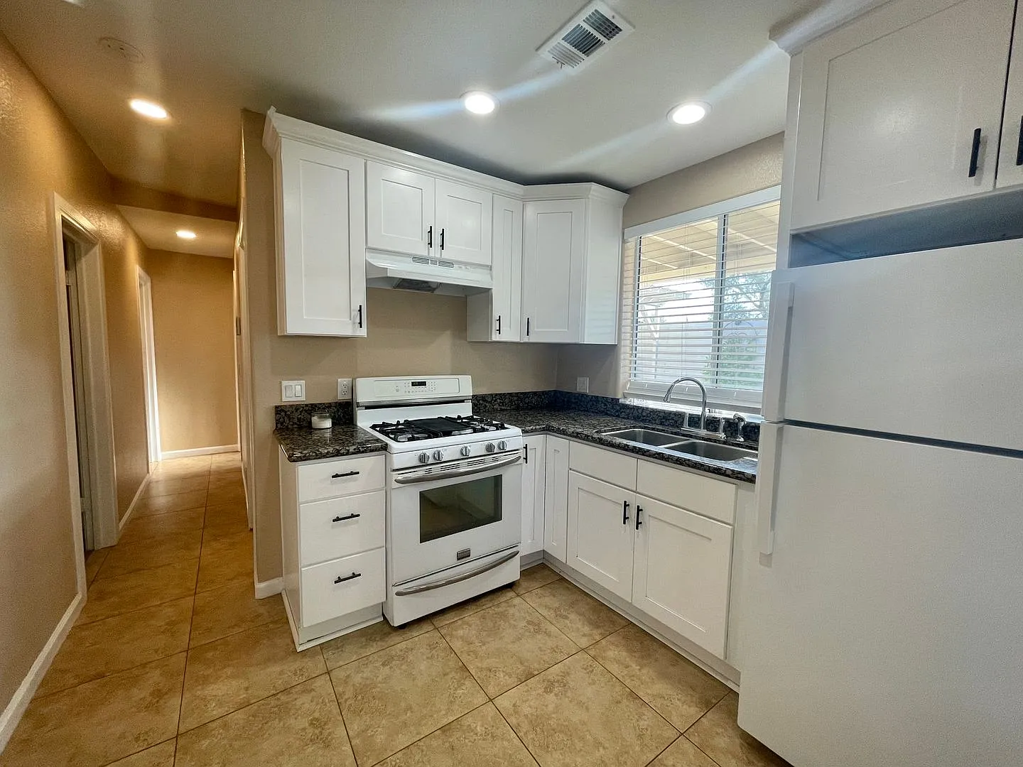 Coming Soon!! 2 Bedroom 1.5 Bathroom Home In Desert Hot Springs! — Photo 4