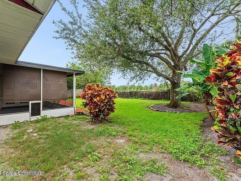 1527 Spruce Rd — Photo 16
