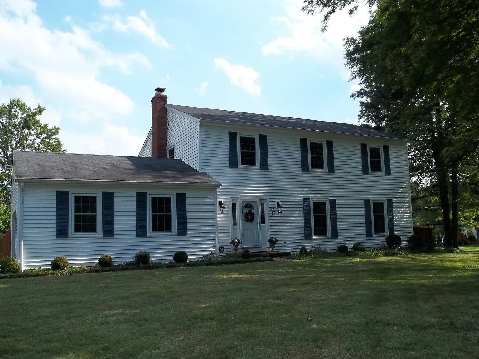 1884 Weymouth Dr photo 1