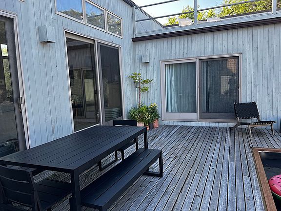 4th image of 584 Seaview Walk Walk
