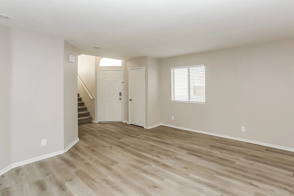5 bed, 2.5 bath, 2212 sqft, $2,350 — Photo 4