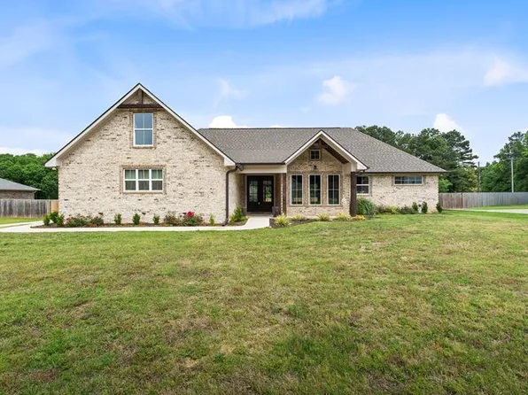24 Silverhill Dr, Texarkana, TX 75503