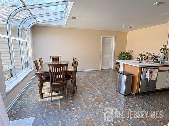 4th image of 71 Winthrop Rd #A