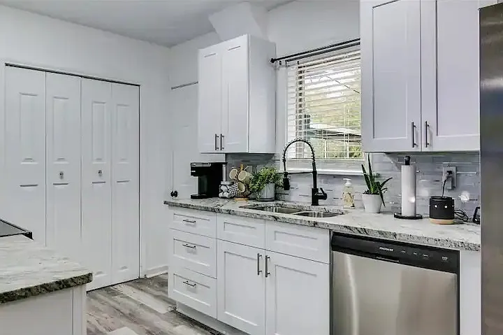 853 Manila Dr — Photo 3