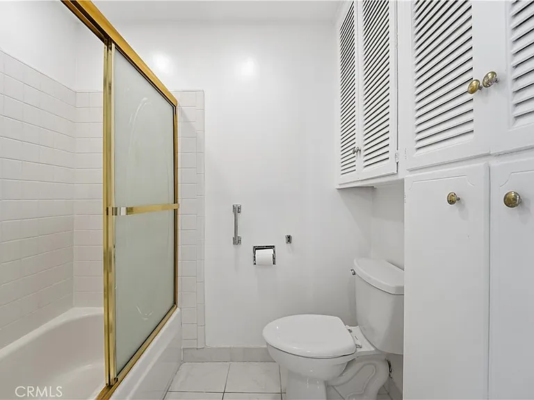 5301 Balboa Blvd #F7 — Photo 32