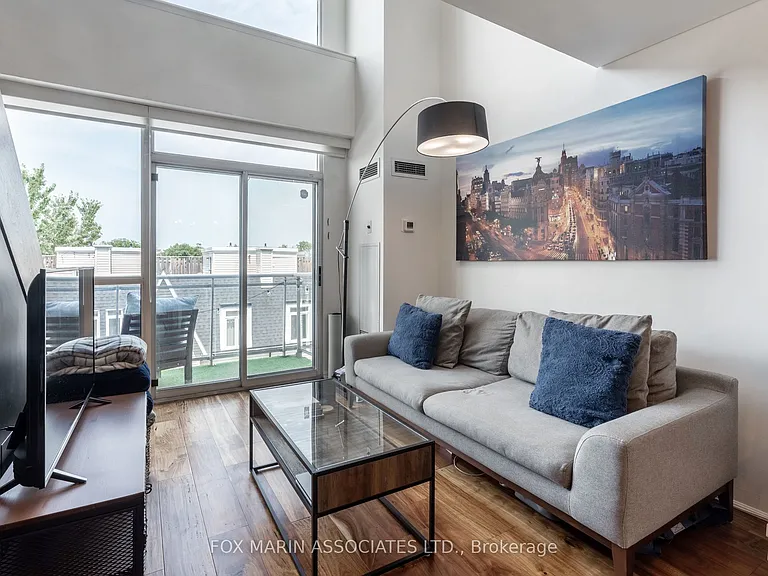 954 King St W #517 — Photo 4