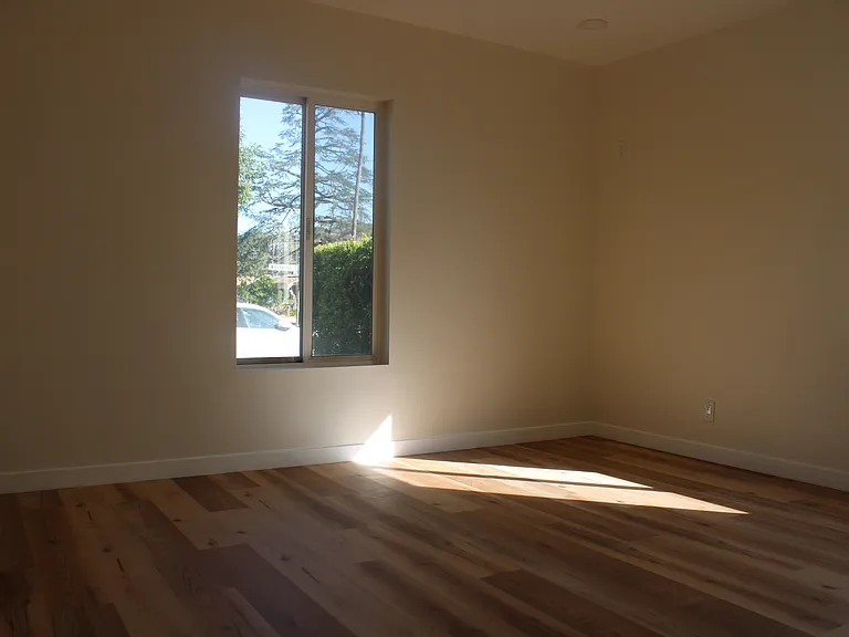 325 Winchester Ave — Photo 9