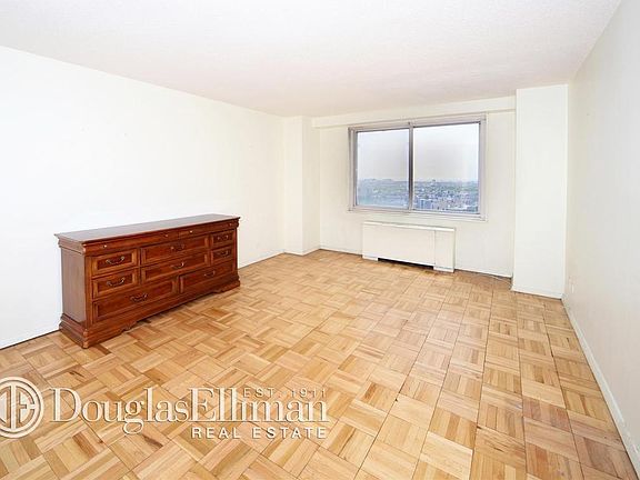 3rd image of 3333 Henry Hudson Pkwy APT 23T
