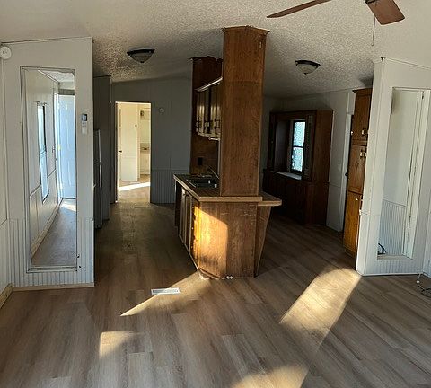 3rd image of 8379 Parkview Ln
