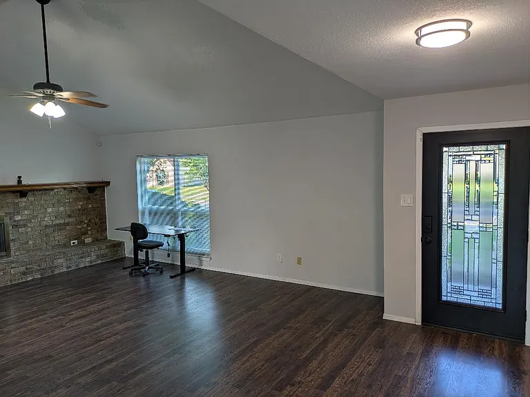 1041 Melissa Ln — Photo 5