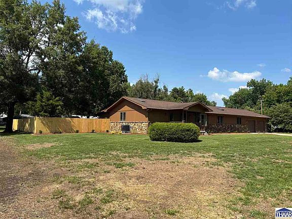 3rd image of 1110 E McCampbell Dr