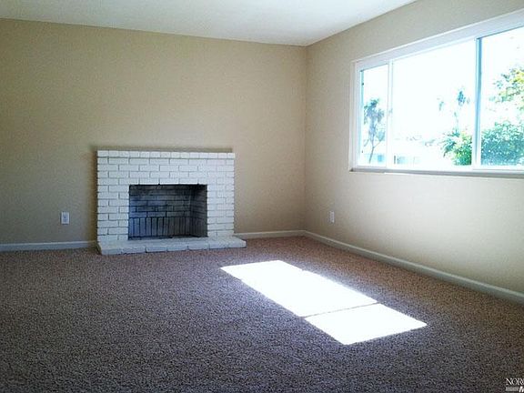 5th image of 984 Nightingale Dr
