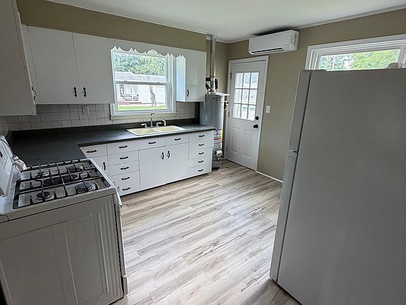 4th image of 2800 Goodman St #1